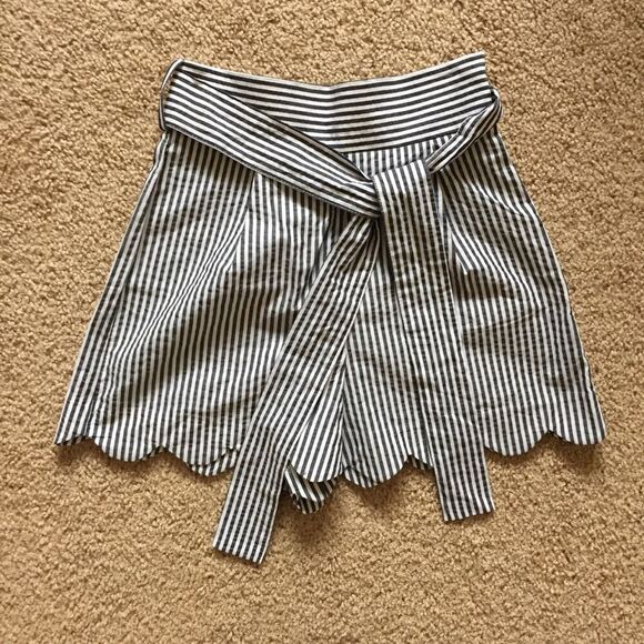 H&M Striped High Waisted Shorts - Picture 4 of 4